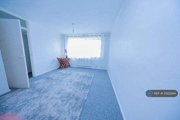 1 Bedroom Flat To Rent In Ketton Court, Luton, LU2