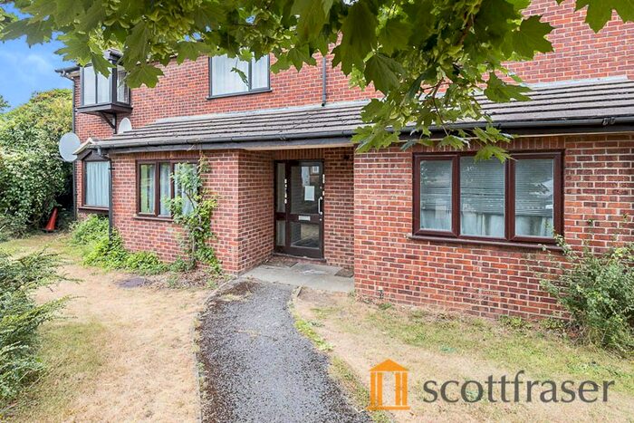 2 Bedroom Flat To Rent In Ashley Court, Headington, OX3