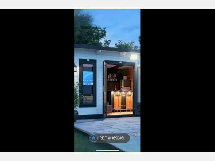 2 Bedroom Flat To Rent In Colonial Road, Slough, SL1