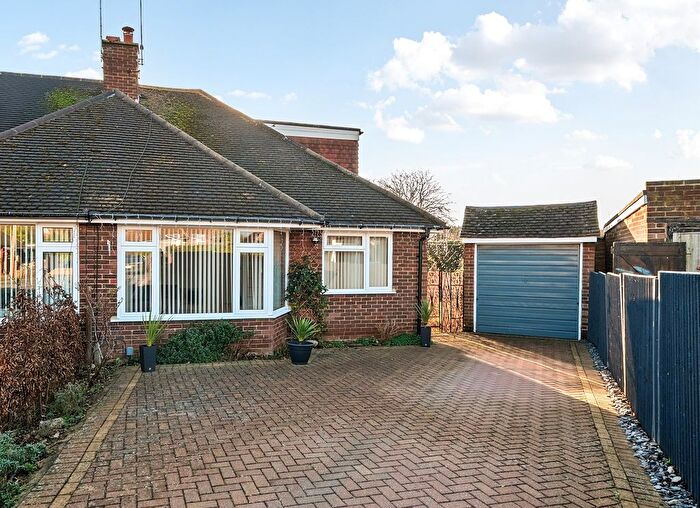3 Bedroom Bungalow For Sale In Roseleigh Close, Maidenhead, SL6
