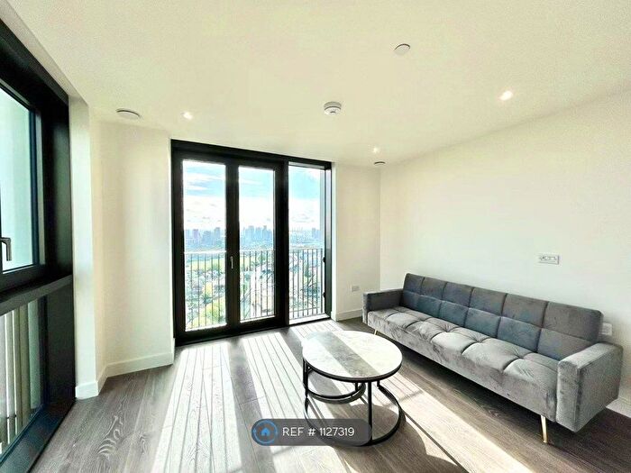 2 Bedroom Flat To Rent In Menara Point, London, E16