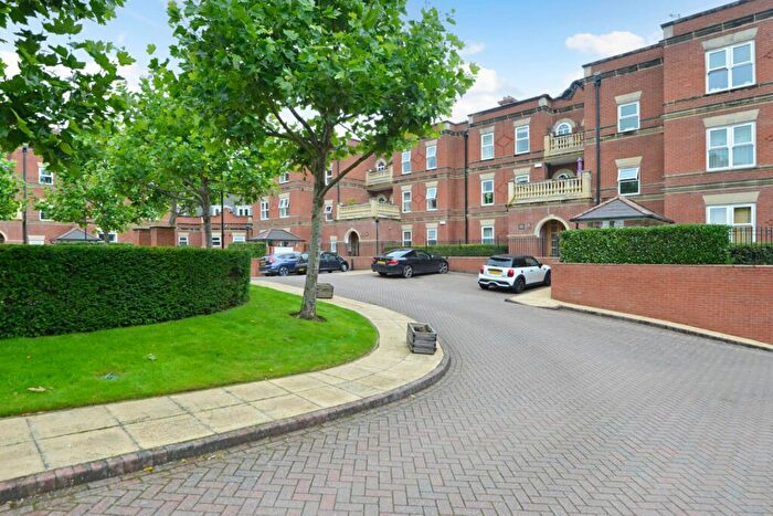 2 Bedroom Flat For Sale In Franklin Court, Wormley, Godalming, Surrey, GU8
