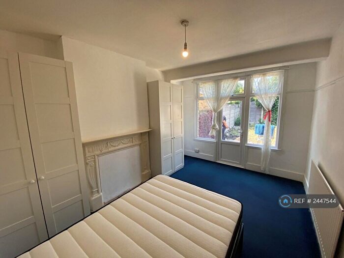 1 Bedroom Terraced House To Rent In Colenso Road, Ilford, IG2