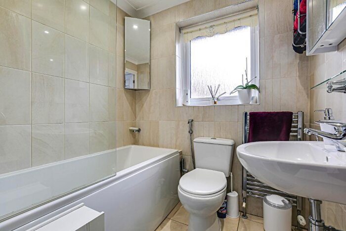 3 Bedroom Terraced House For Sale In Lomond Gardens, South Croydon, CR2
