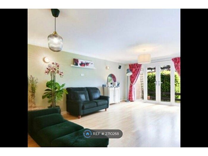 2 Bedroom Maisonette To Rent In Chepstow Rise, Croydon, CR0