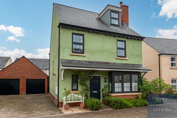 4 Bedroom Detached House For Sale In Market Mews, Exeter, EX2