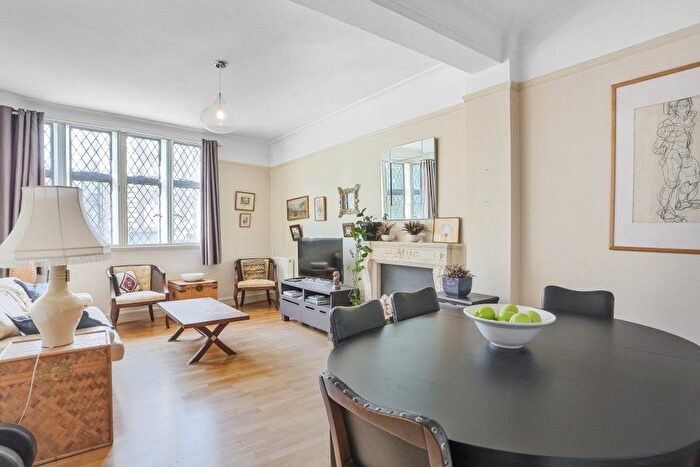 2 Bedroom Flat To Rent In Church Close, Kensington Church Street, London, W8