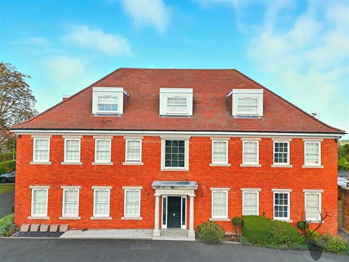 3 Bedroom Flat For Sale In Manor Road, Chigwell, IG7