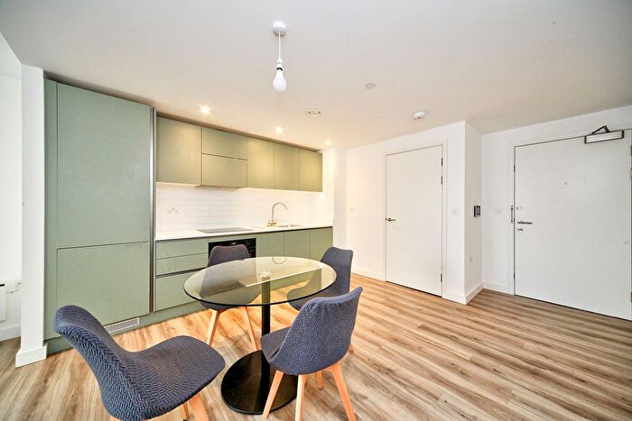 1 Bedroom Flat To Rent In Bed Apartment Viva Court, Kimpton Road, Luton, LU2