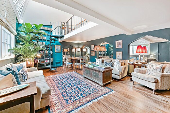 1 Bedroom Terraced House For Sale In Upper Cheyne Row, London, SW3