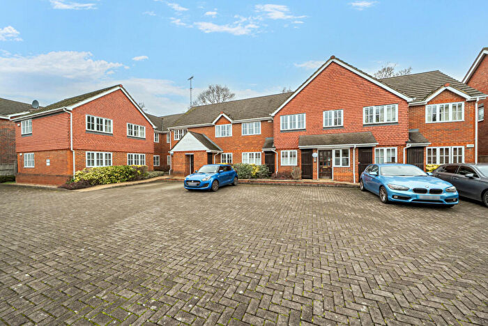 2 Bedroom Maisonette For Sale In Vale Farm Road, Woking, GU21