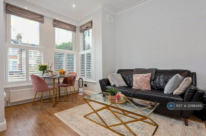 1 Bedroom Flat To Rent In Kensington Gardens, Ilford, IG1