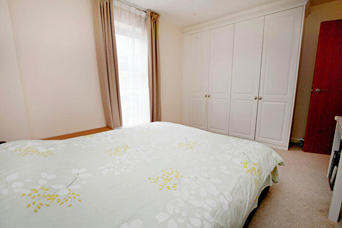 2 Bedroom Apartment To Rent In Queen Mary Avenue, South Woodford, E18