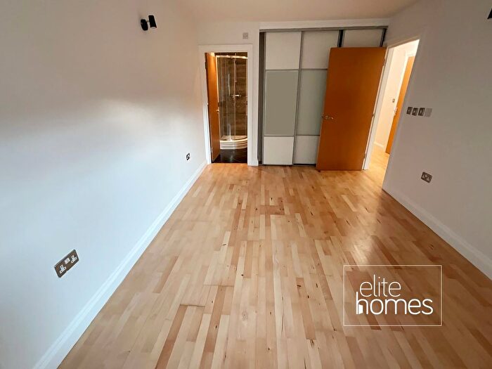 2 Bedroom Flat To Rent In Vincent Close, Bromley, BR2