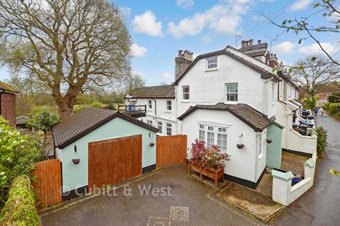 3 Bedroom End Of Terrace House For Sale In Phoenix Lane, Ashurst Wood, West Sussex, RH19