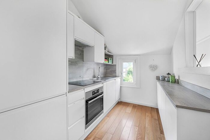 1 Bedroom Flat To Rent In Park Road, Richmond, TW10