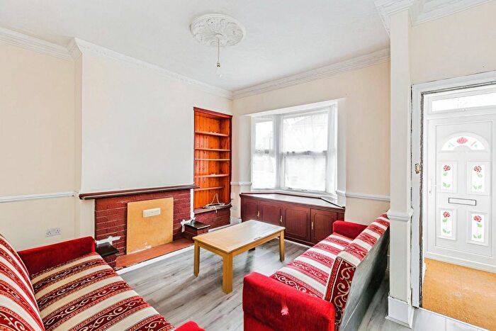 4 Bedroom Terraced House To Rent In Boundary Road, London, E13