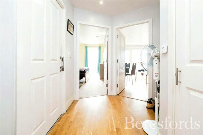1 Bedroom Apartment For Sale In Dreywood Court, Squirrels Heath Lane, RM2