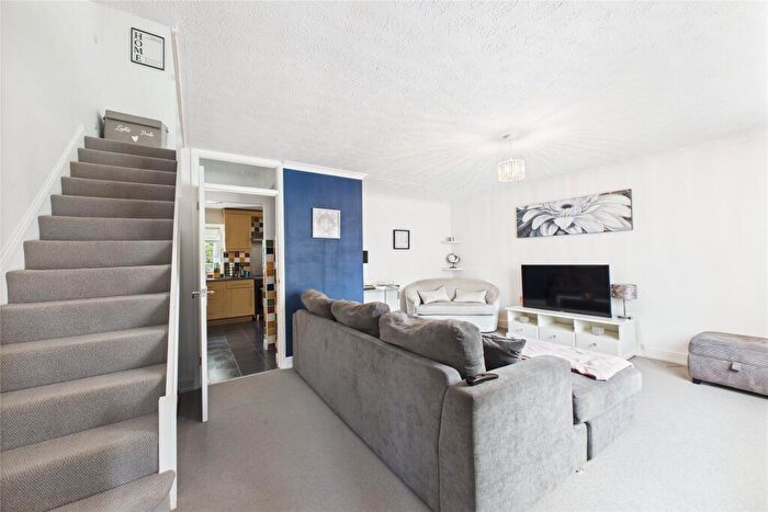 3 Bedroom Terraced House To Rent In Wordsworth Avenue, Yateley, Hampshire, GU46