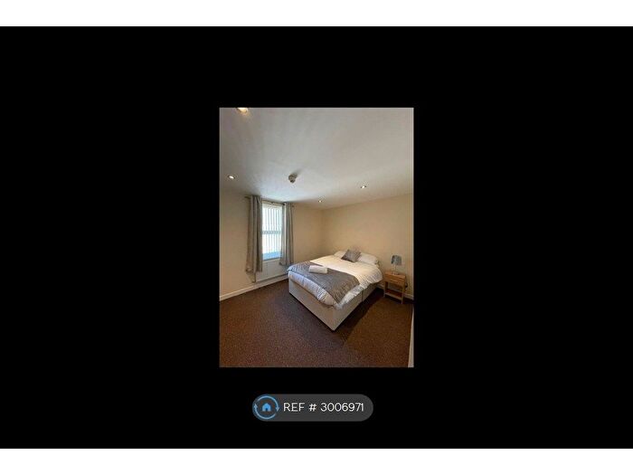 3 Bedroom Flat To Rent In Eaton Crescent, Swansea, SA1