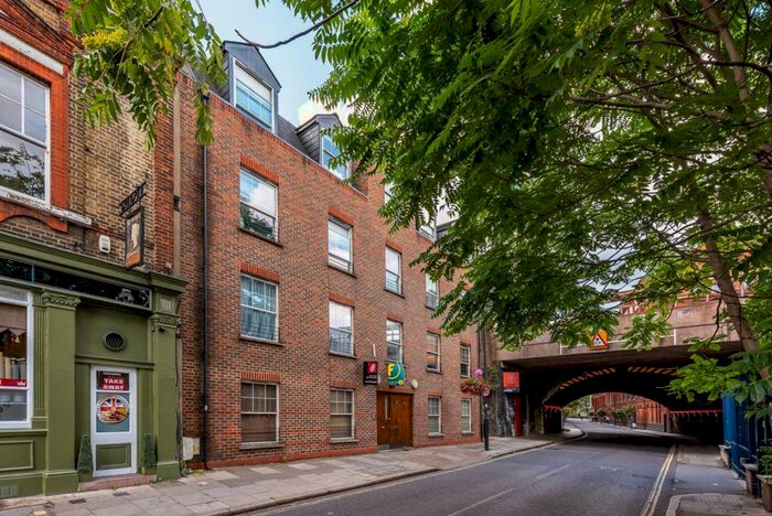 2 Bedroom Flat To Rent In Black Prince Road, Vauxhall, London, SE11