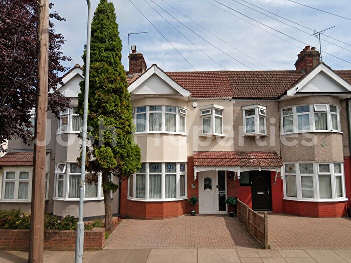 3 Bedroom Terraced House For Sale In Lancing Road, Ilford, IG2