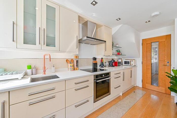 5 Bedroom Semi-Detached House For Sale In Napier Close, London, SE8
