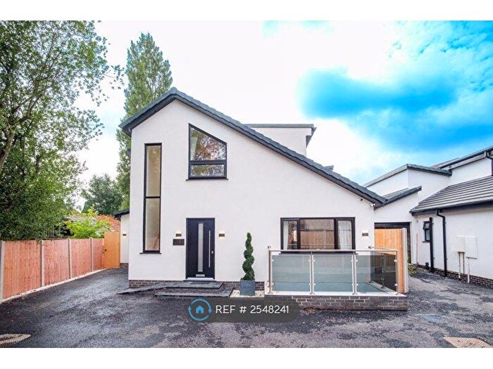 4 Bedroom Detached House To Rent In Goldthorn Hill, Wolverhampton, WV2