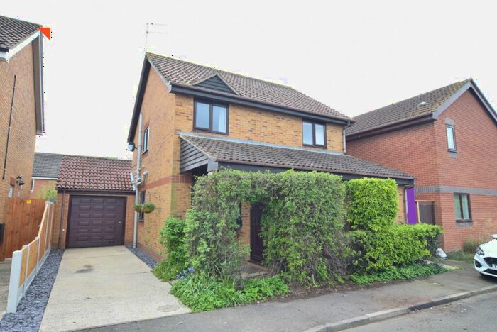 4 Bedroom Detached House For Sale In Havering Close, Clacton-on-Sea, CO15
