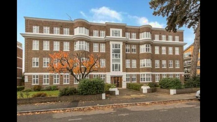 2 Bedroom Flat To Rent In The Downs, London SW20