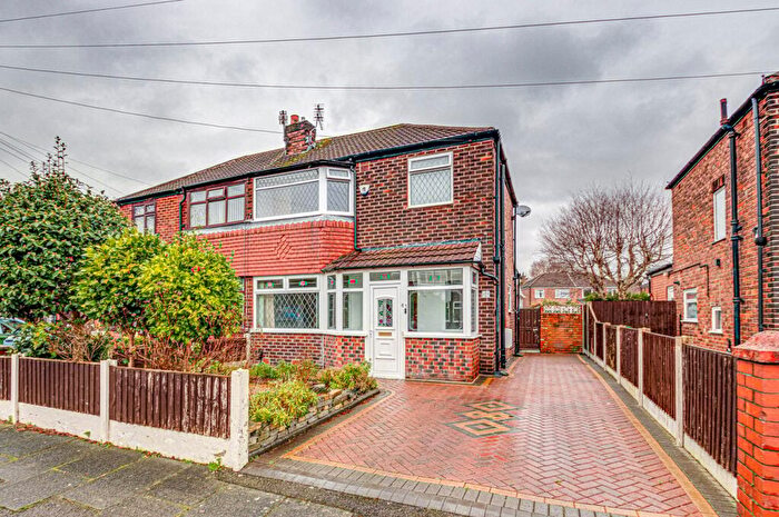 3 Bedroom Semi Detached House For Sale In Derwent Road, Flixton, Manchester, M41