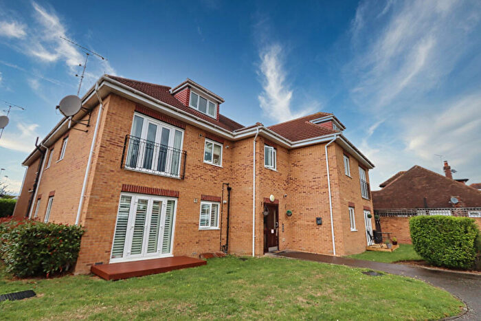1 Bedroom Apartment To Rent In Lodge Lane, Collier Row, RM5