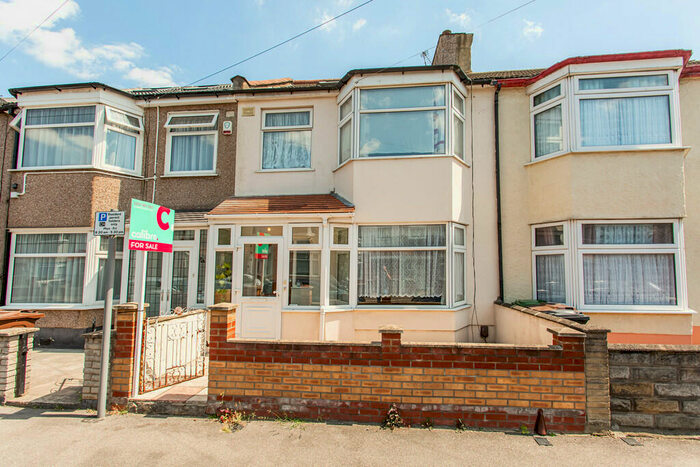 4 Bedroom Terraced House To Rent In Farrnace Road, Romford, Essex, RM6