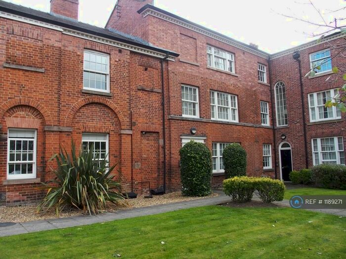 2 Bedroom Flat To Rent In Higher Hillgate, Stockport, SK1