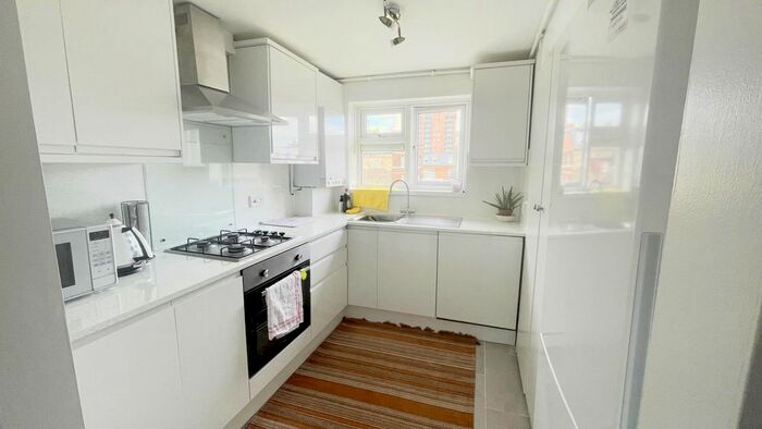 2 Bedroom Flat To Rent In The Grange, Lynmouth Road, London, E17