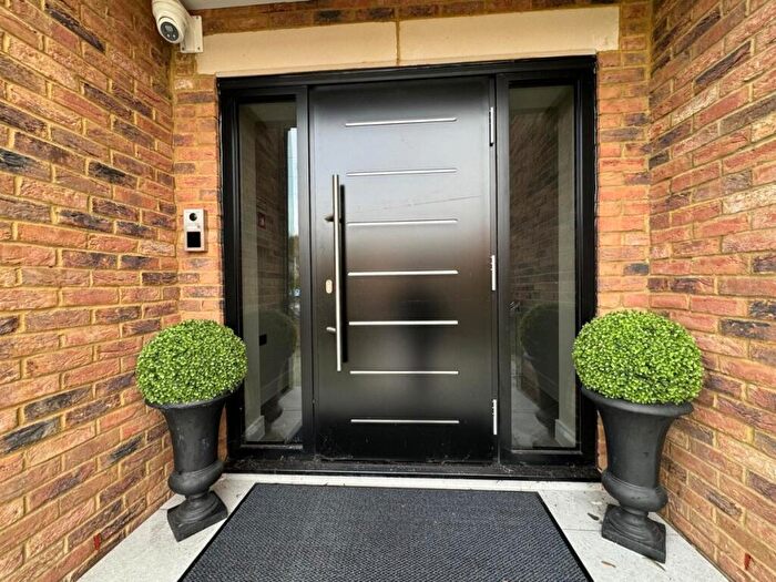 2 Bedroom Apartment To Rent In West Wycombe Road, High Wycombe, HP12