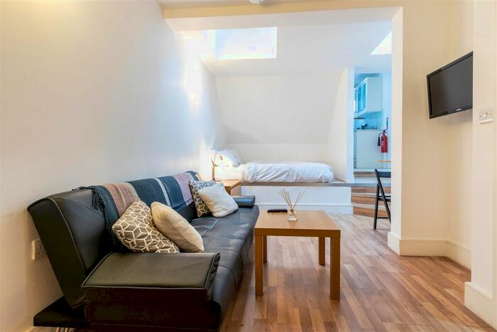 Studio To Rent In Kensington High Street, Kensington, W8