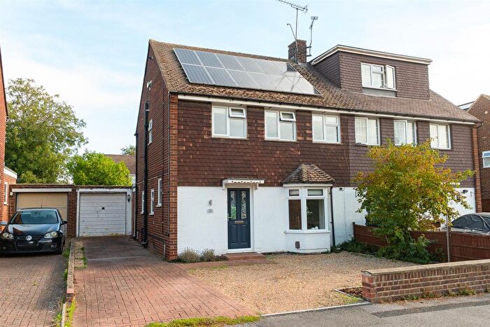 3 Bedroom Semi-Detached House For Sale In The Avenue, Aylesford, ME20