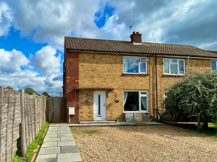 3 Bedroom Semi-Detached House To Rent In Middlemoor Road, Frimley, GU16