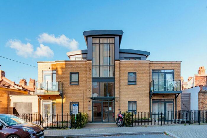2 Bedroom Apartment To Rent In Marlowe Road, London, E17