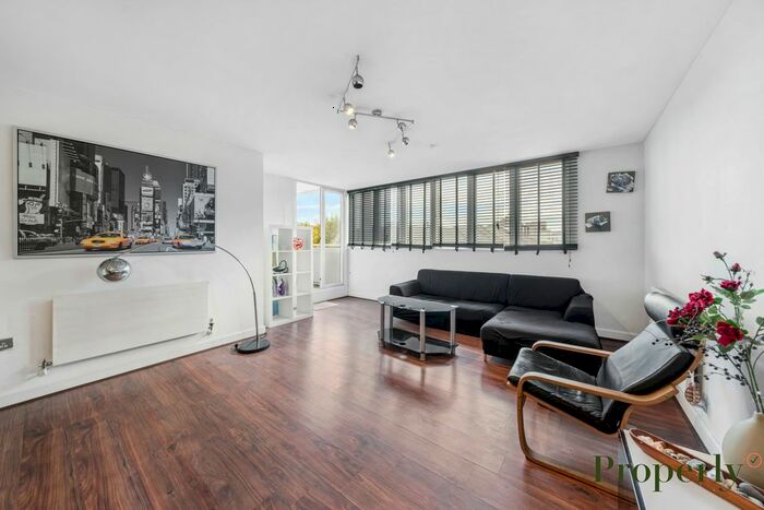 2 Bedroom Flat To Rent In Eastern Quay, Royal Victoria Dock, E16