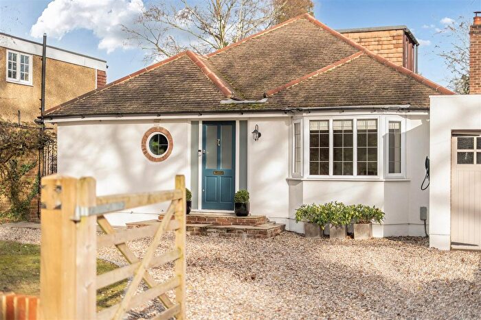 4 Bedroom Chalet For Sale In Finchampstead Road, Finchampstead, Berkshire, RG40