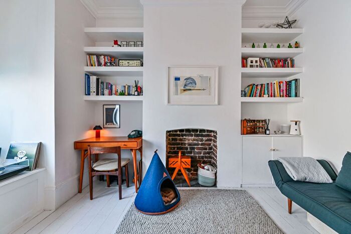 1 Bedroom Flat For Sale In Princess May Road, Stoke Newington, London, N16