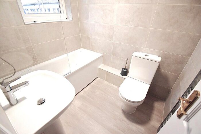 2 Bedroom Flat To Rent In A Cordwallis Road, SL6