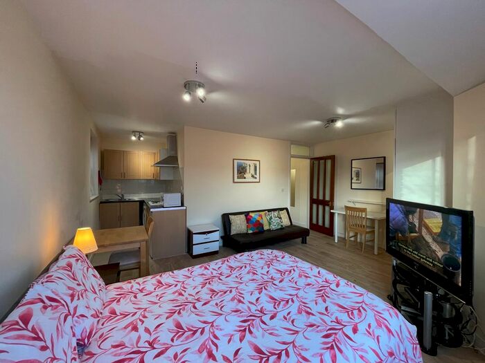 Studio To Rent In Cromwell Road, London, SW5