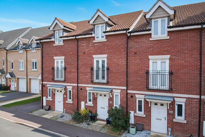 4 Bedroom Town House For Sale In Falcon Crescent, Costessey, Norwich, NR8