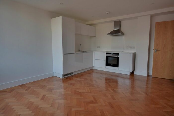 2 Bedroom Flat To Rent In Parkway, Chelmsford, CM2