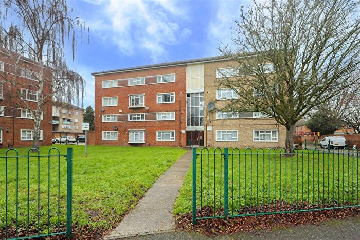 1 Bedroom Flat For Sale In The Glebe, West Drayton, Middlesex, UB7