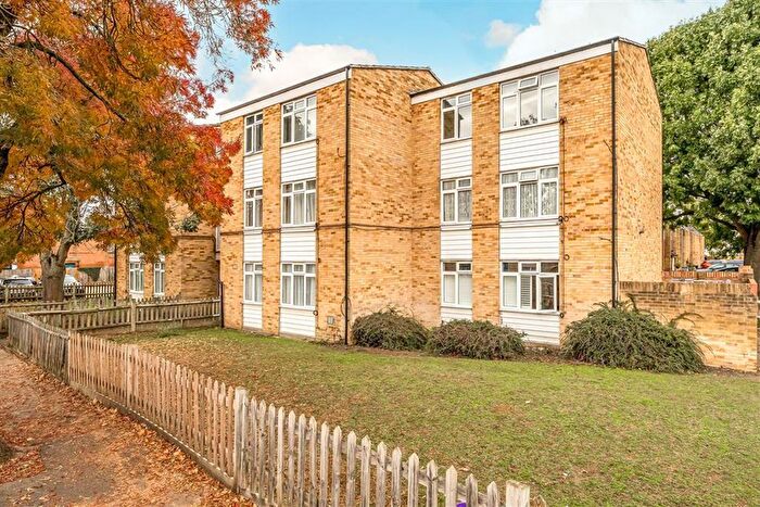 1 Bedroom Flat For Sale In Park Lane, Teddington, TW11