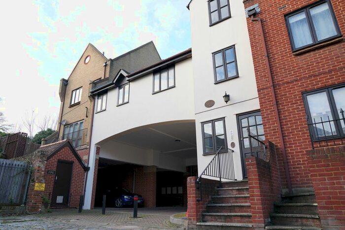 1 Bedroom Flat To Rent In The Chimes, Bishops Walk, Rochester, Kent, ME1